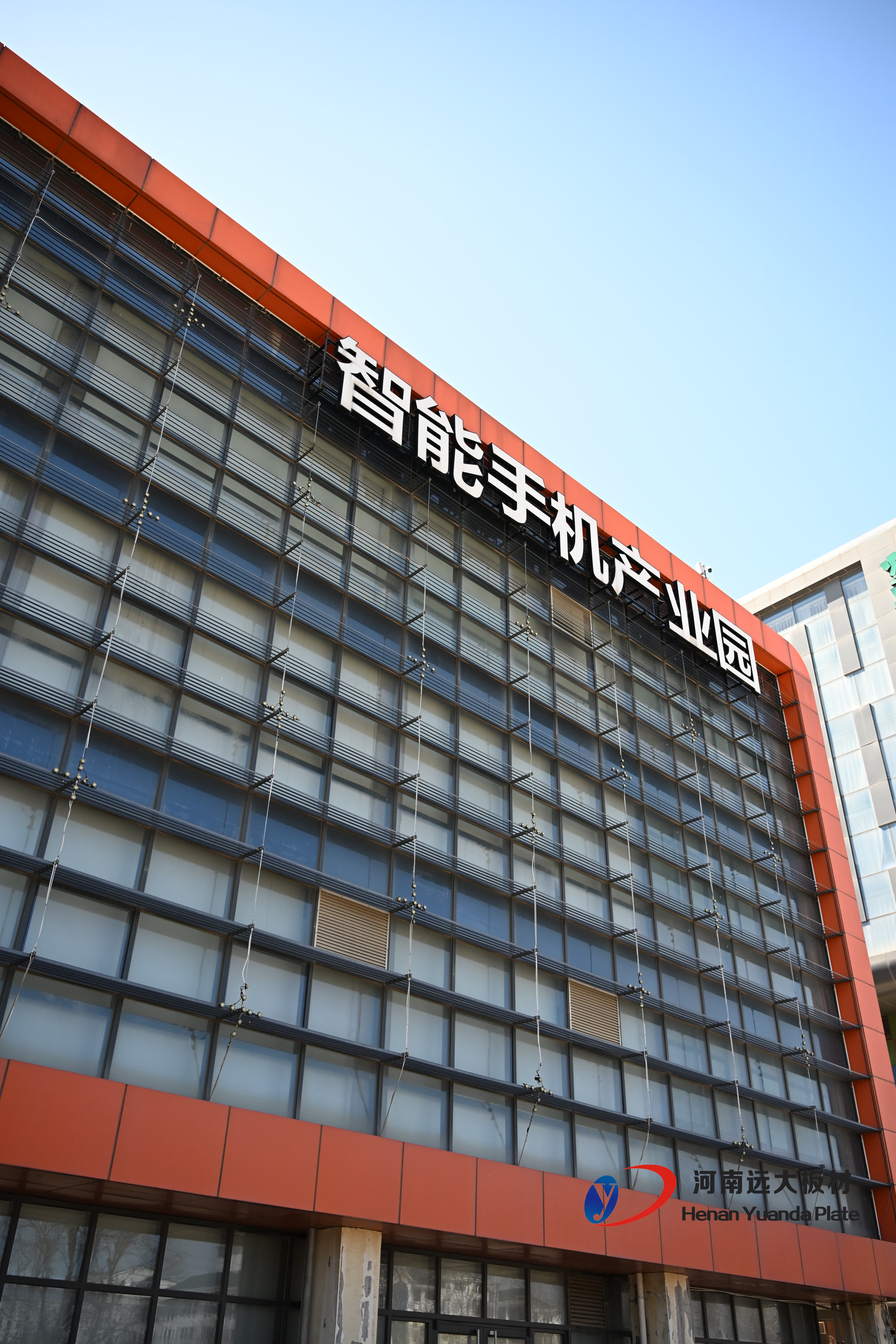 聚氨酯彩钢板夹心岩棉板：建筑行业的优质之选(图3)