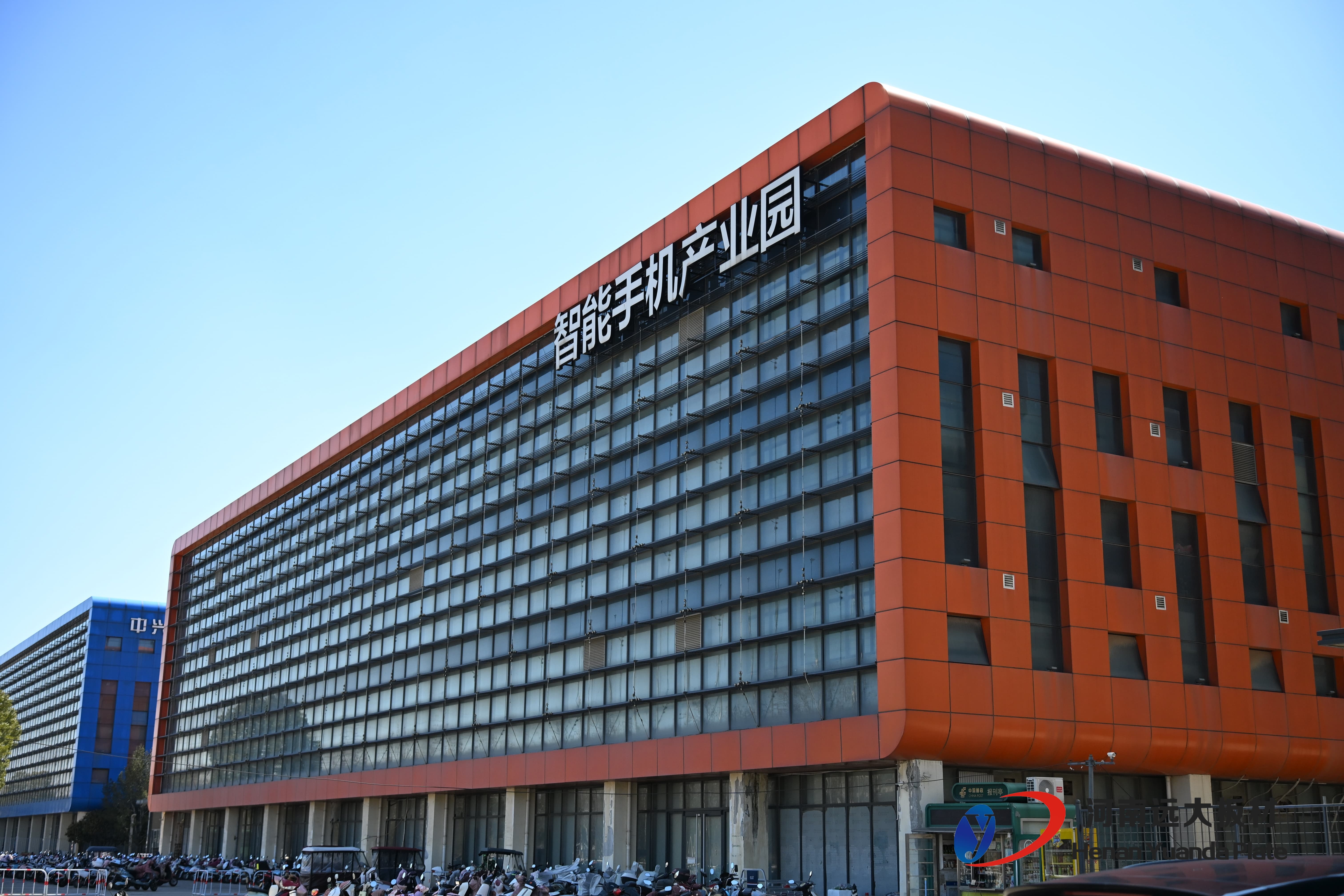 核心技术揭秘：为何我们的岩棉夹芯板十年不松驰？