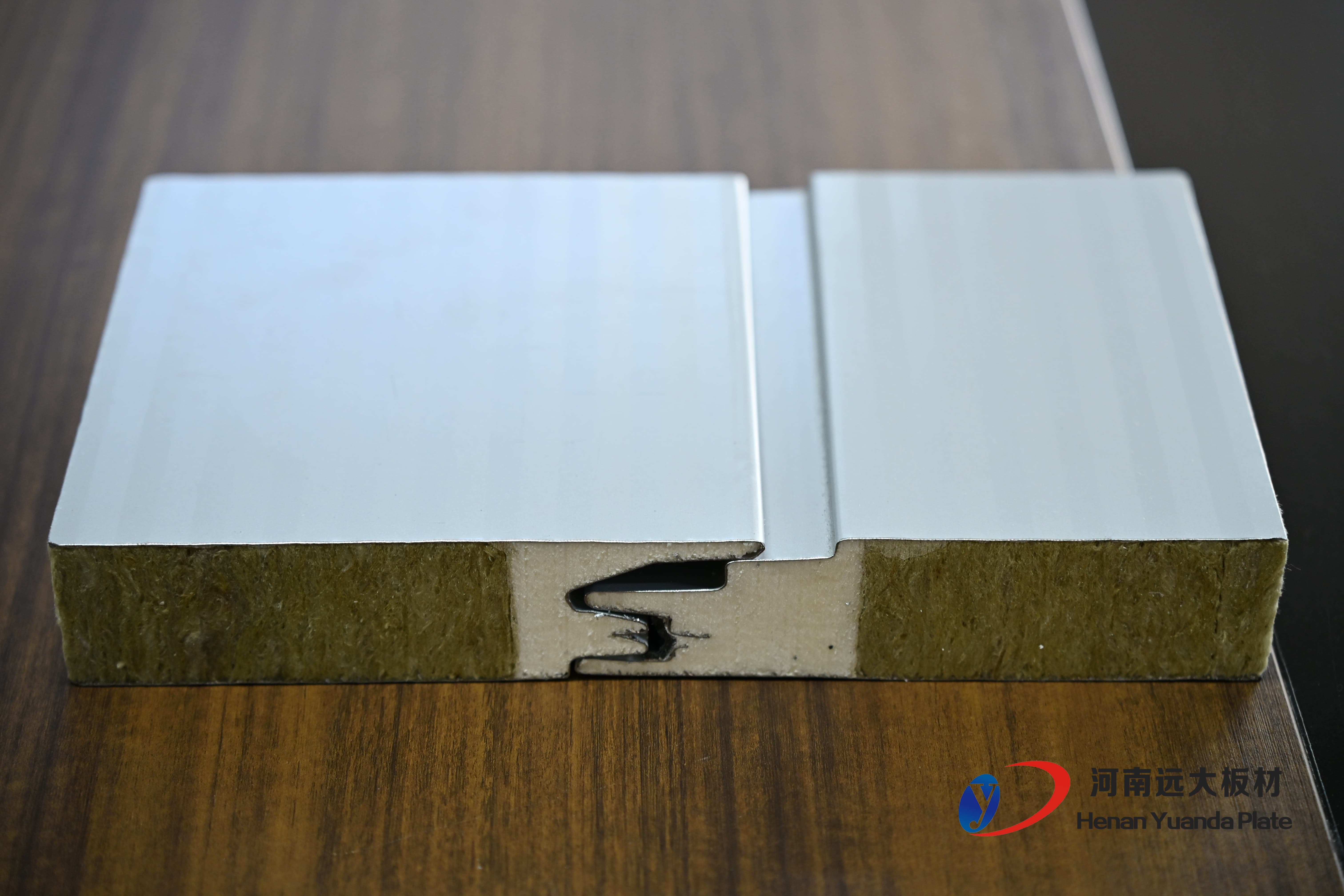 资深工程顾问揭秘:大型项目为何必选聚氨酯封边岩棉板?(图1) 资深工程顾问揭秘:大型项目为何必选聚氨酯封边岩棉板?(图1)