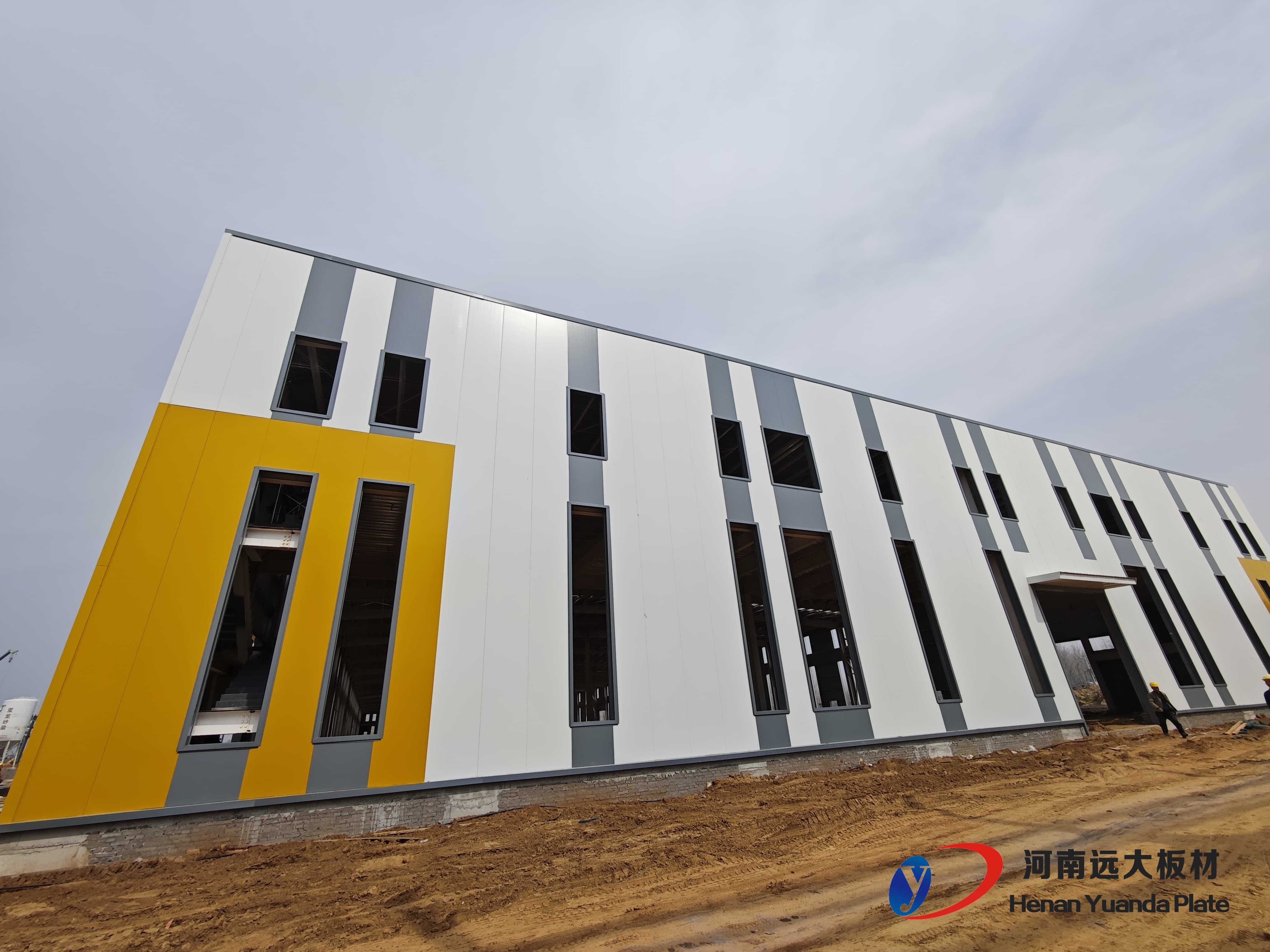 聚氨酯夹芯板多少钱一平方？2026最新规格表+报价参考(图3)